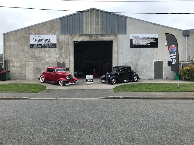 Mighty Kiwi Commercial